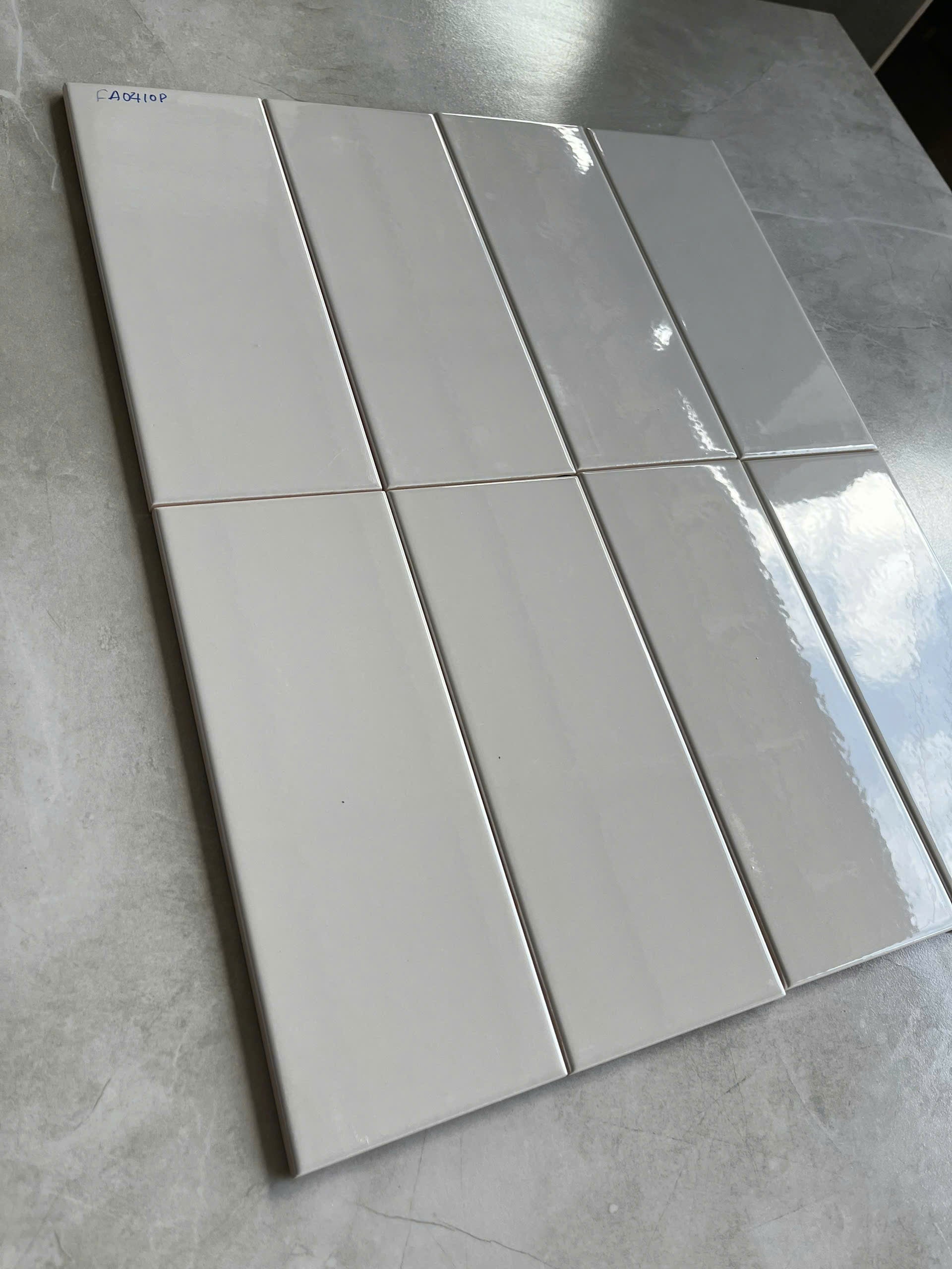 Gạch thẻ Việt Nam KT 100x250 xám bóng phẳng loại 1 mã FA0410P