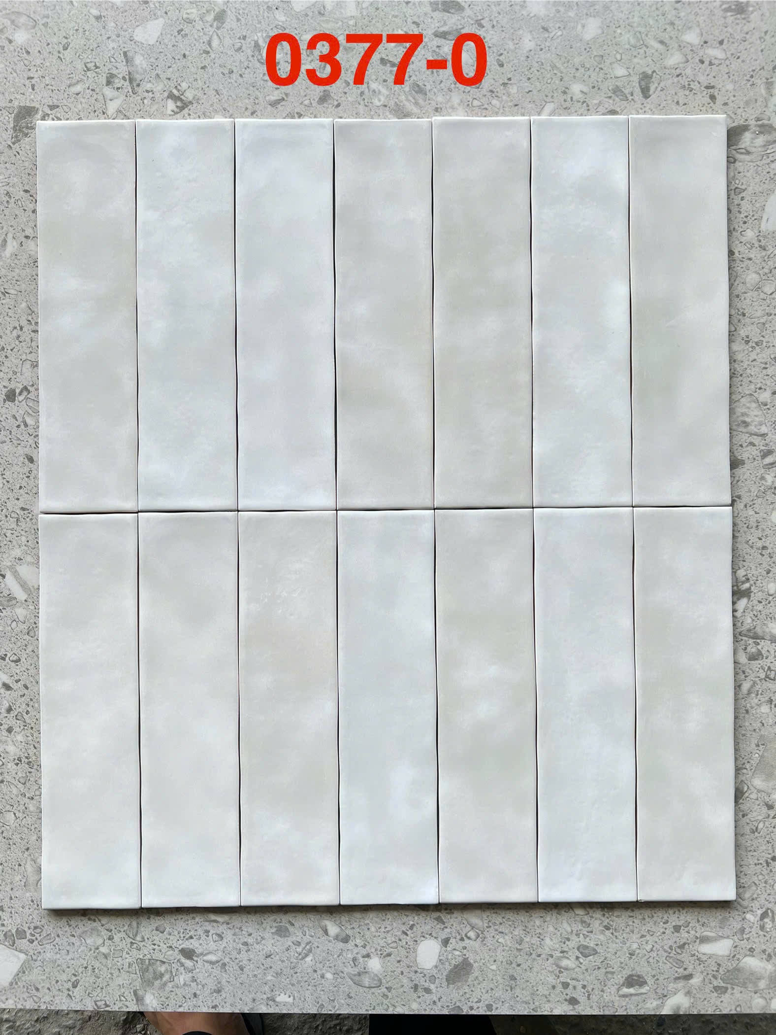 Gạch thẻ Việt Nam KT 75*300 xám nhạt bóng lượn loại 1 mã 0377-0
