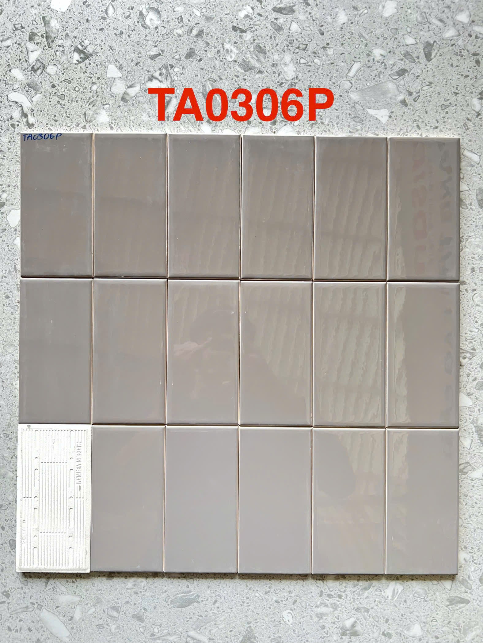 Gạch thẻ Việt Nam KT 75x150mm xương bóng phẳng loại 1 mã TA0306P