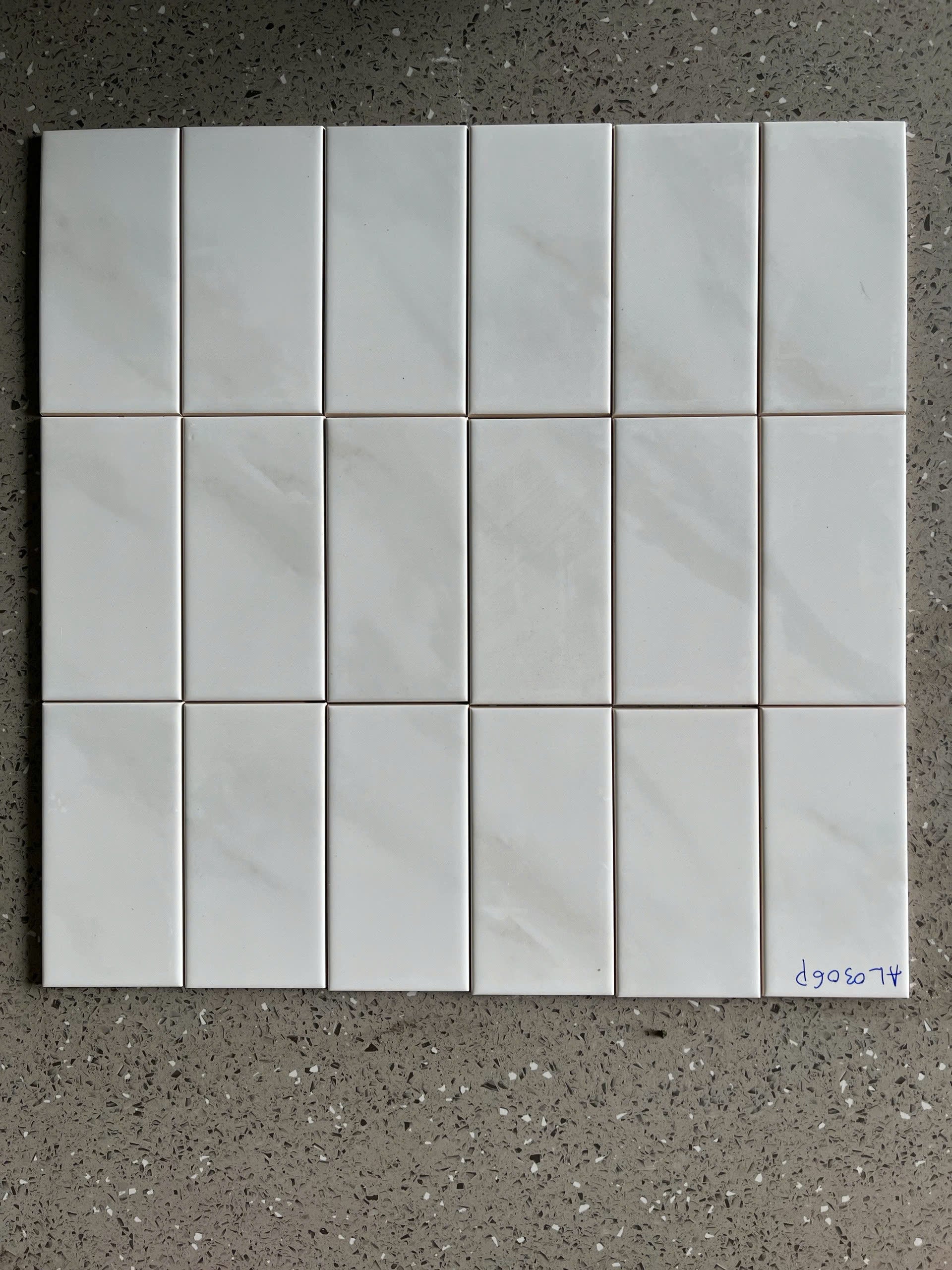 Gạch thẻ Việt Nam, Trắng vân khói bóng phẳng, KT 75x150 mm, AL0306P, Loại 1 (1 hộp/ 136 viên/ 1.53m2)