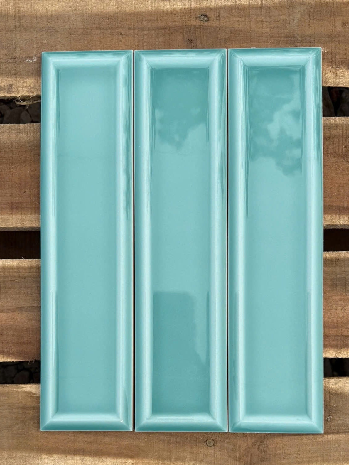 Gạch thẻ xanh nước hồ nhạt bóng lõm KT 68x280mm M6804S-A